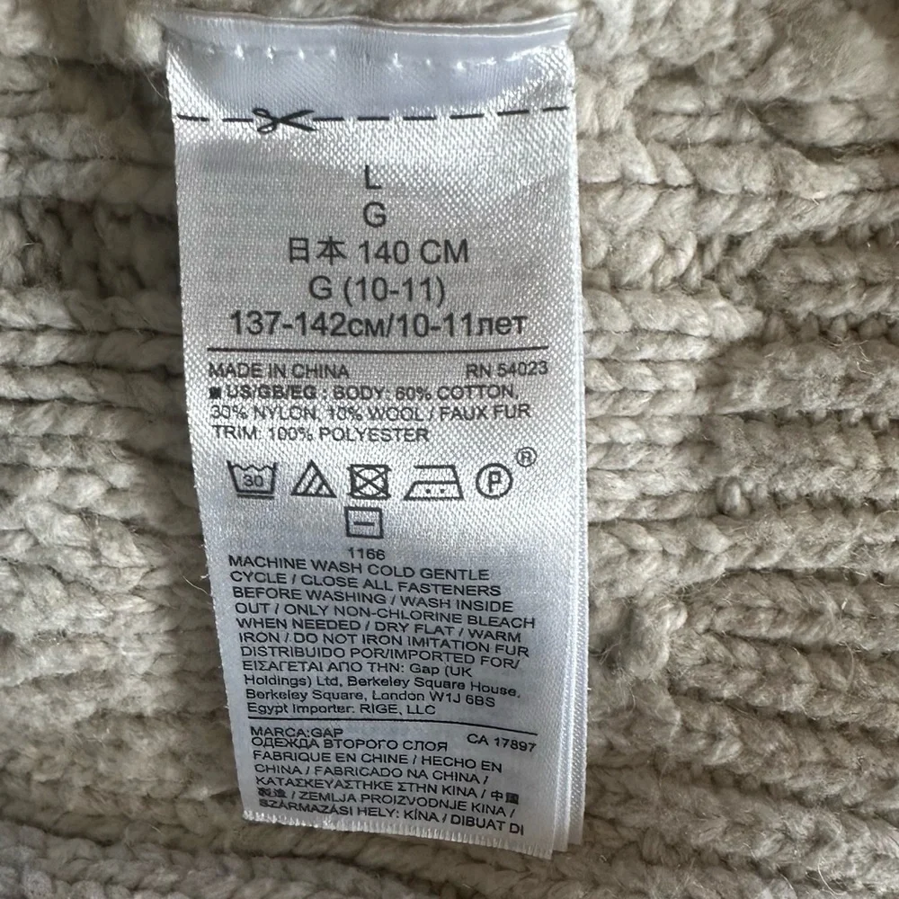 GAP Kids Cream Cable Knit Sweater. Size Large (10-11)